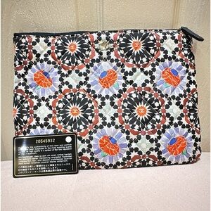 CHANEL
Chanel 19 cloth clutch bag
Good condition